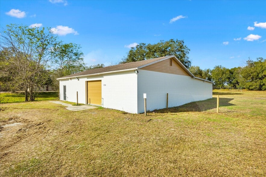 574 W Kings Hwy, Center Hill, FL à vendre - Photo de l’immeuble – Image 2 sur 20