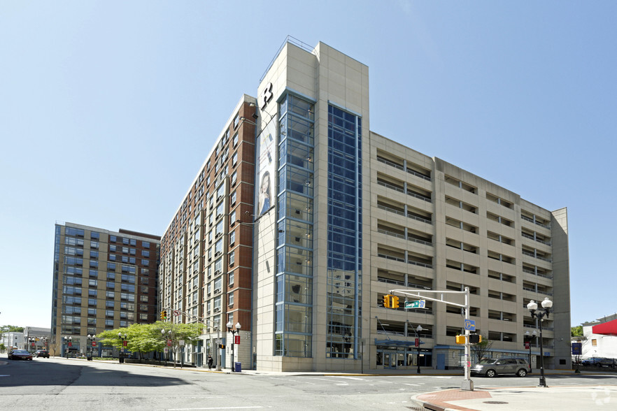 55 Morris St, New Brunswick, NJ à louer - Photo de l’immeuble – Image 3 sur 10