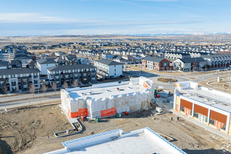 1 Ranchers Vw, Okotoks, AB à vendre - Photo de l’immeuble – Image 2 sur 5