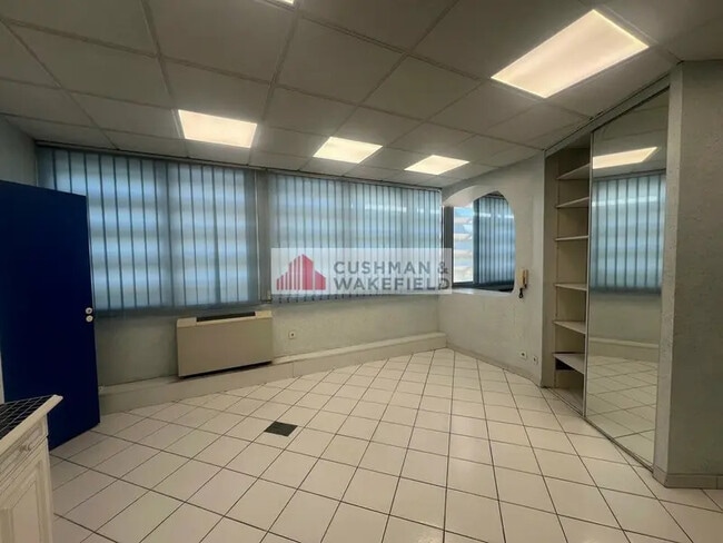Plus de détails pour Bureau à vendre
