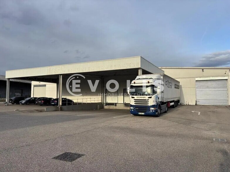 21 Rue Eugène Hénaff, Vénissieux à louer - Photo principale – Image 2 sur 10