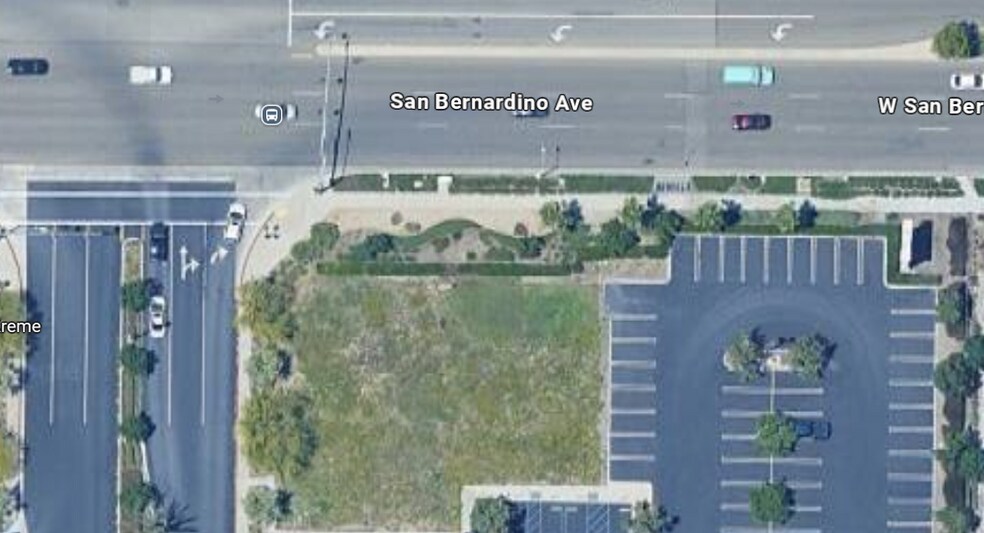 27651 San Bernardino Ave, Redlands, CA à louer - Photo de l’immeuble – Image 2 sur 14