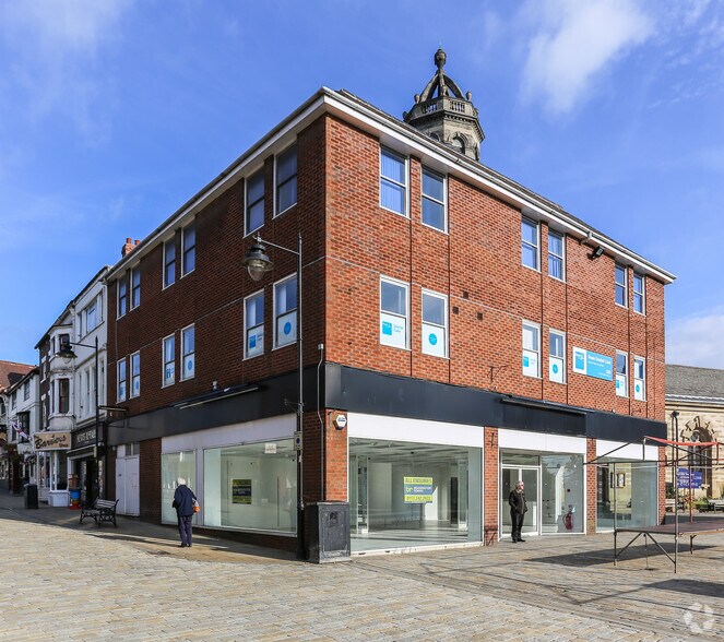 28-30 Market Pl, Pontefract à vendre - Photo principale – Image 1 sur 2