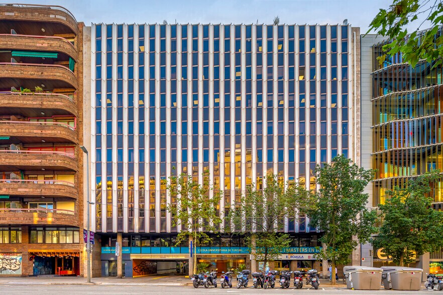 Bureau dans Barcelone, Barcelona à louer - Photo de l’immeuble – Image 1 sur 2