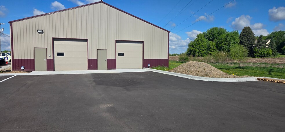6737 NE Labeaux Ave NE, Albertville, MN à louer - Photo de l’immeuble – Image 2 sur 10