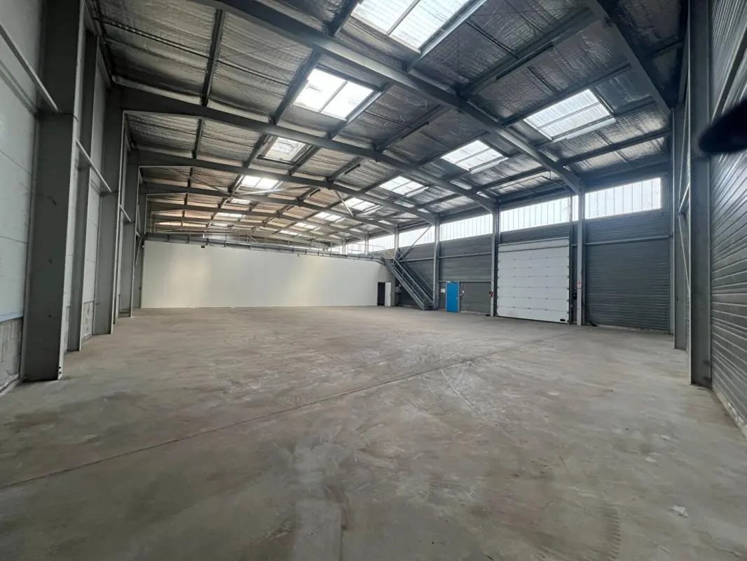 Local d'activités dans Roussillon à vendre Photo de l’immeuble– Image 1 sur 9