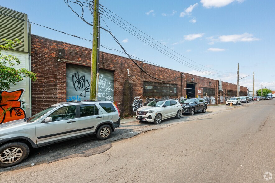 1360 S Drake Park, Bronx, NY à vendre - Photo principale – Image 1 sur 3