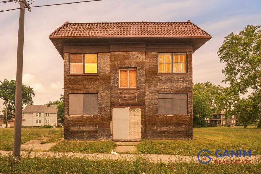 13515 Saint Clair Ave, Cleveland, OH à vendre - Photo de l’immeuble – Image 3 sur 41