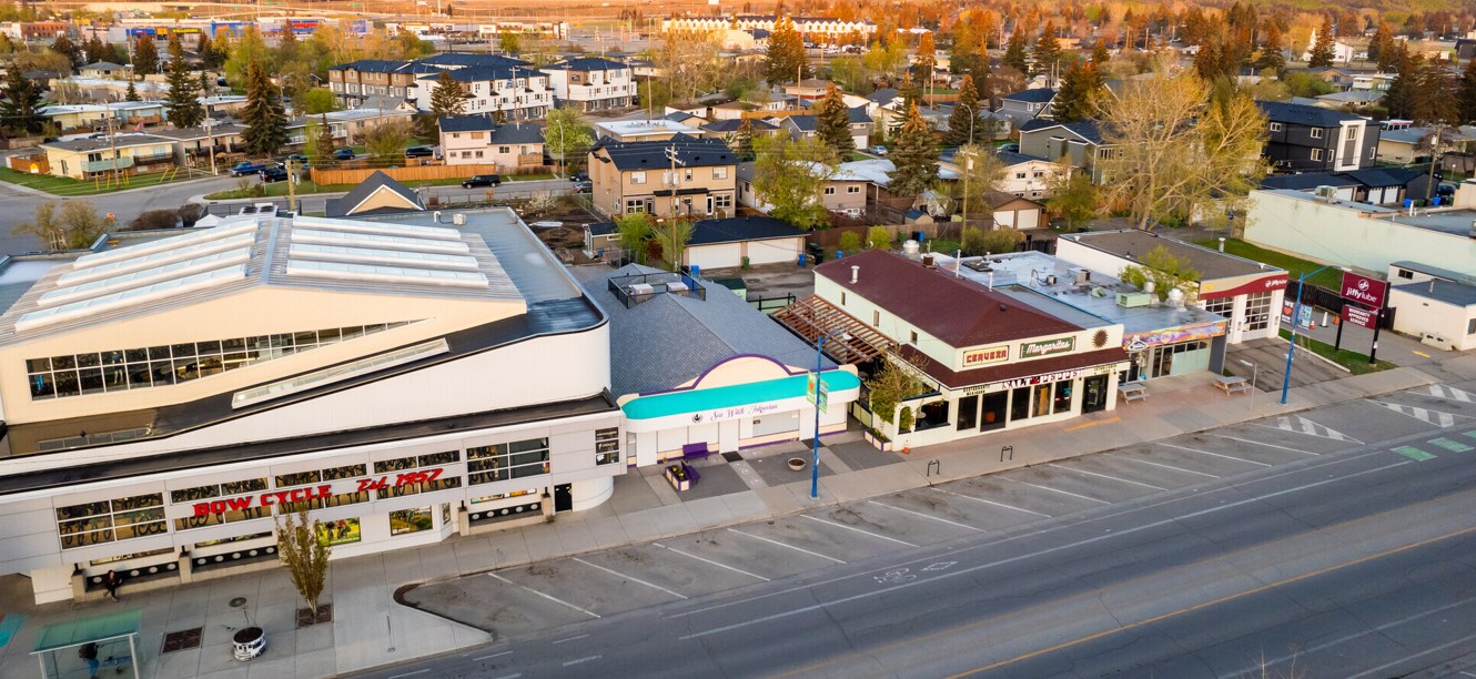 6507-6511 Bowness Rd NW, Calgary, AB à louer Photo de l’immeuble– Image 1 sur 6