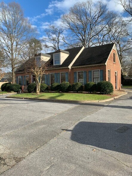 4700 Thoroughgood Sq, Virginia Beach, VA à louer - Photo de l’immeuble – Image 3 sur 11