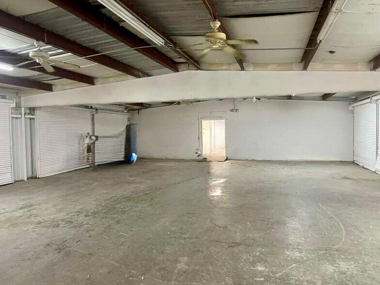 2714 W Silver Springs Blvd, Ocala, FL à louer - Photo de l’immeuble – Image 3 sur 3