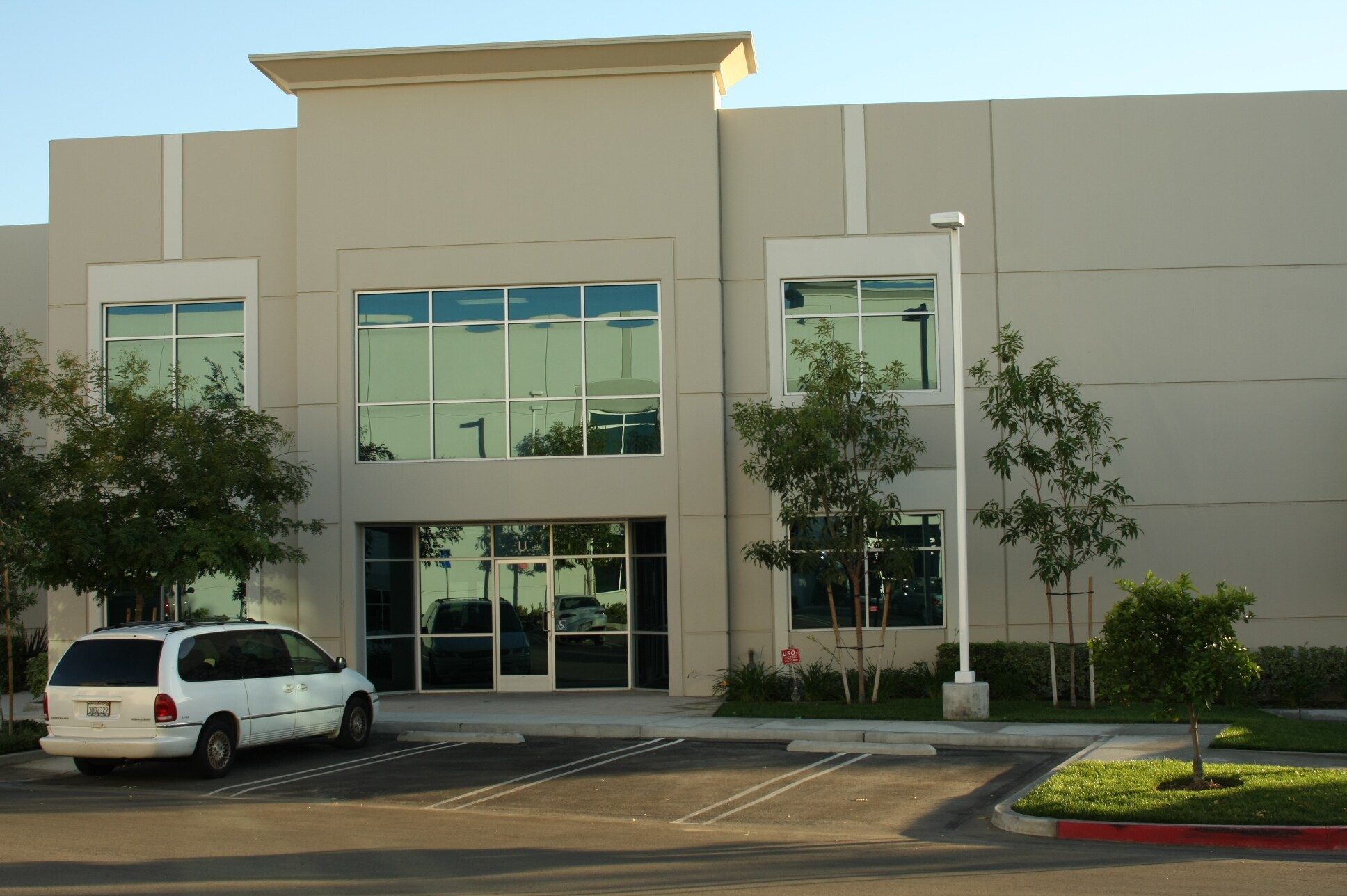 511 S Harbor Blvd, La Habra, CA à louer Photo principale– Image 1 sur 8