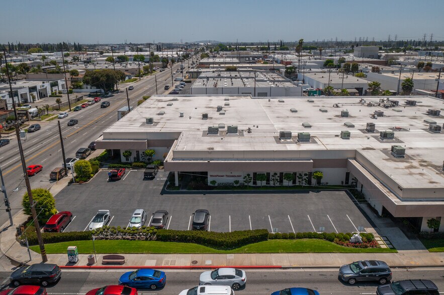 15131 Garfield Ave, Paramount, CA à louer - Photo de l’immeuble – Image 1 sur 13
