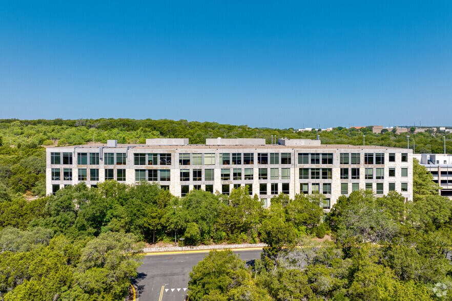 2700 Via Fortuna Drive, Austin, TX à louer - Photo de l’immeuble – Image 3 sur 15