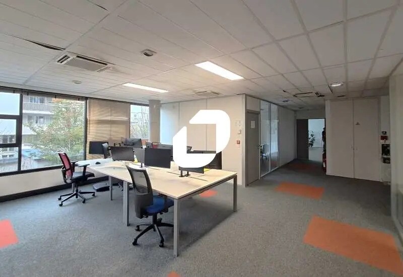 Bureau dans Bordeaux à louer - Photo de l’immeuble – Image 2 sur 7