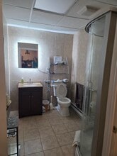 1-3 Ivy Rd, Kings Park, NY à louer Photo intérieure– Image 2 sur 7