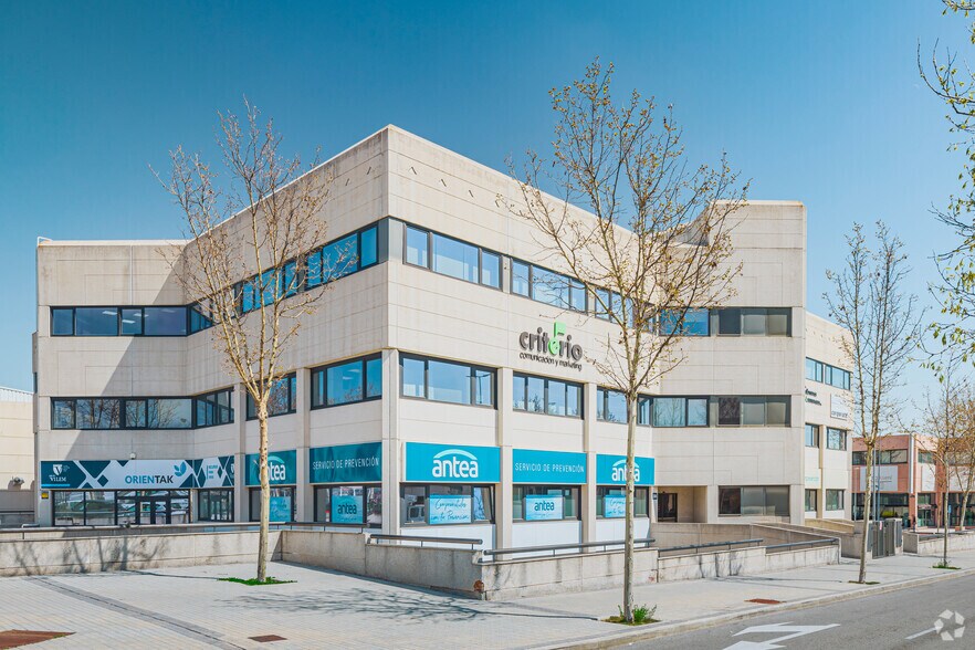 Calle Londres, 38, Las Rozas de Madrid, Madrid à vendre - Photo de l’immeuble – Image 2 sur 2