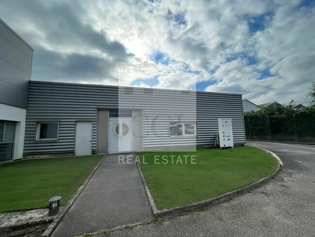 Plus de détails pour Local d'activités à louer