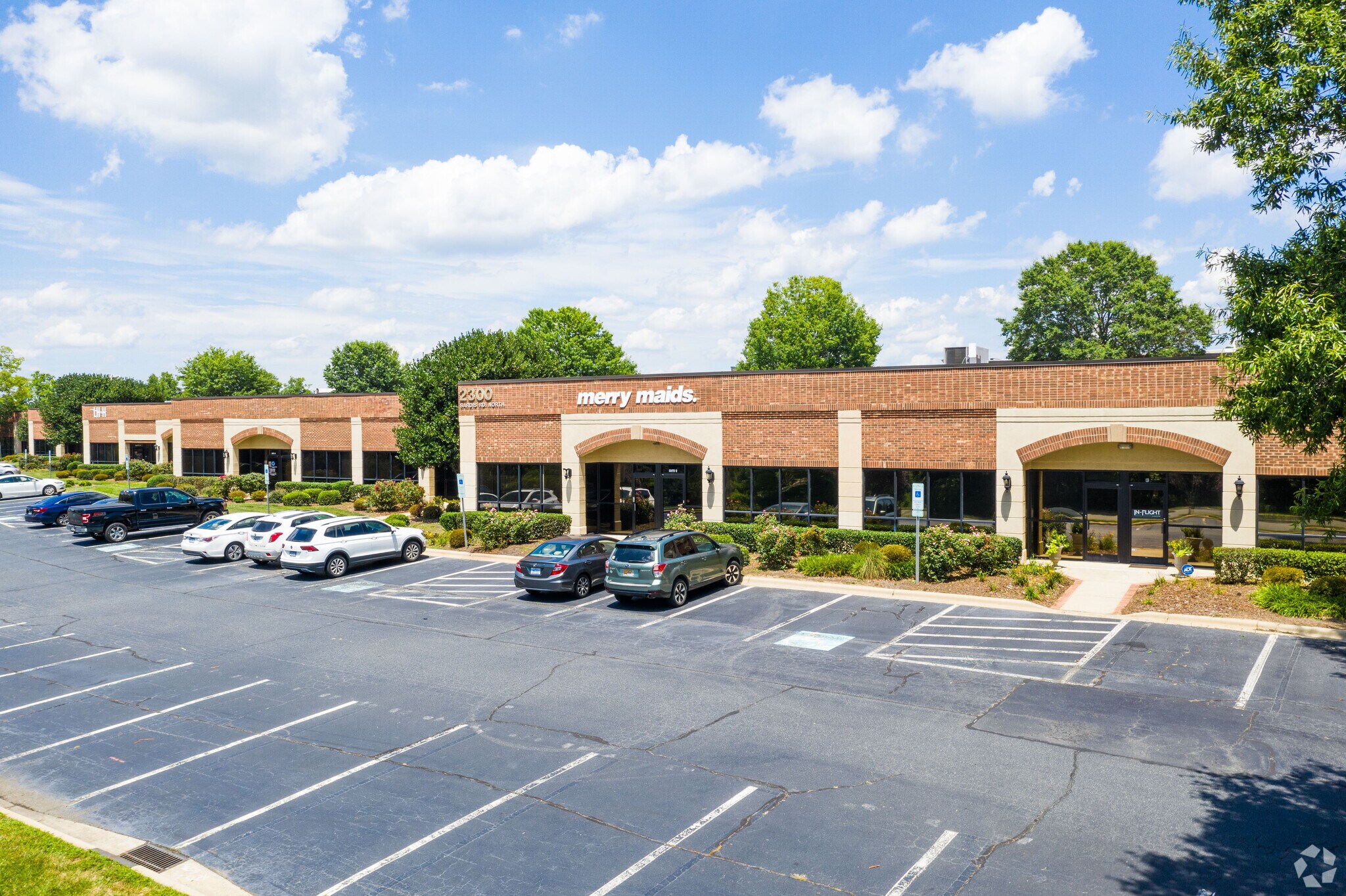 2300 Sardis Rd N, Charlotte, NC à louer Photo principale– Image 1 sur 14