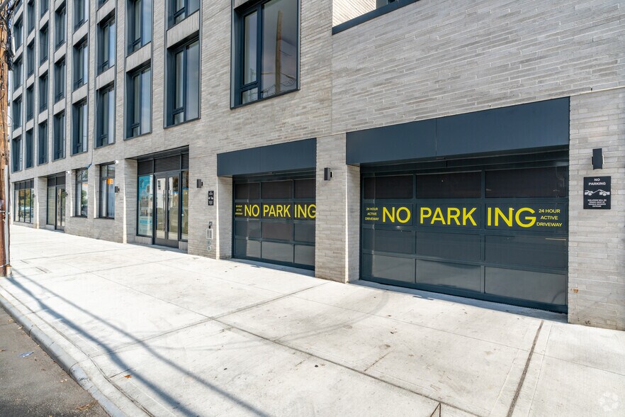 2808 38th Ave, Long Island City, NY à louer - Photo de l’immeuble – Image 3 sur 5