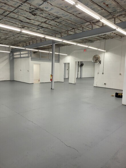 7836 Oberlin Rd, Elyria, OH à vendre - Photo intérieure – Image 3 sur 18