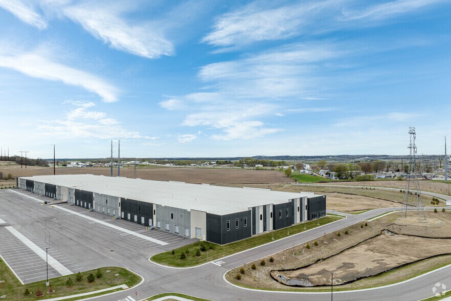 3050 Emery Way, Shakopee, MN à louer - Photo de l’immeuble – Image 2 sur 4