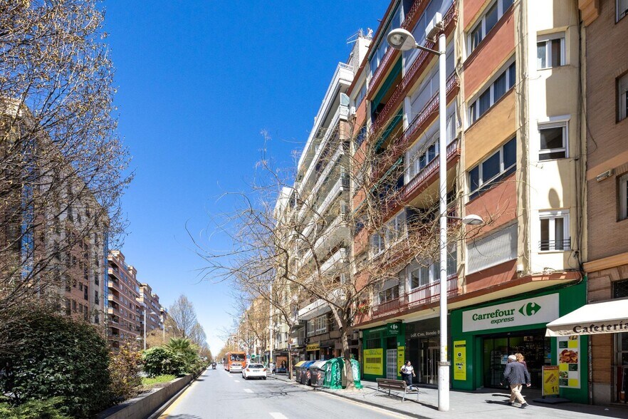 Local commercial dans Granada à louer - Photo de l’immeuble – Image 2 sur 16