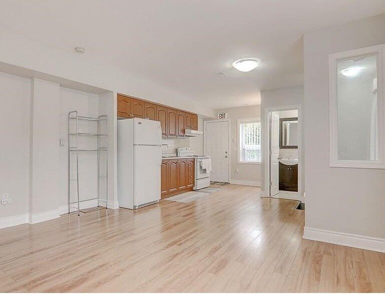 64 Kingston Rd, Toronto, ON à louer - Photo intérieure – Image 3 sur 8
