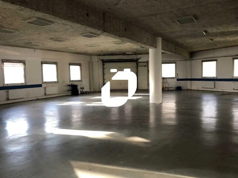 Local d’activités dans Nanterre à louer - Photo de l’immeuble – Image 2 sur 8