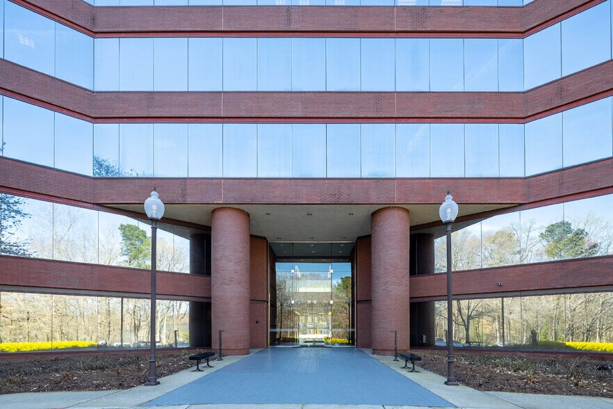 3295 River Exchange Dr, Peachtree Corners, GA à louer - Photo de l’immeuble – Image 2 sur 18