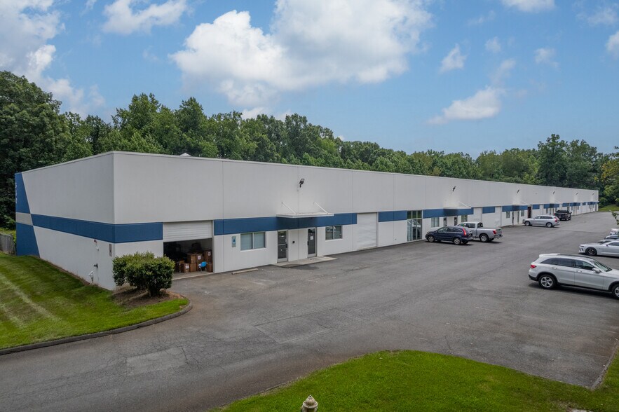 330 Hebron St, Charlotte, NC à louer - Photo de l’immeuble – Image 2 sur 5