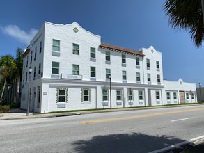 2320 N Dixie Hwy, West Palm Beach, FL à louer Photo de l’immeuble– Image 2 sur 10