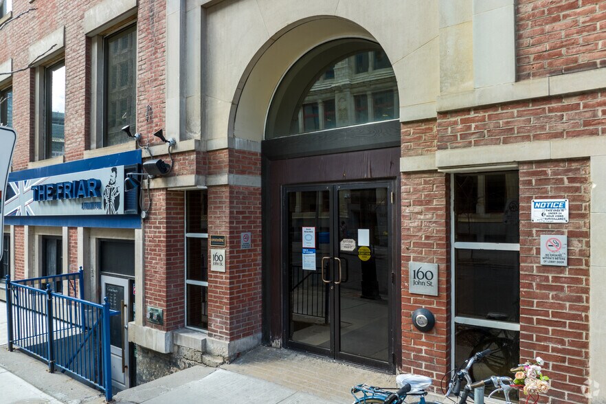 160 John St, Toronto, ON à louer - Photo de l’immeuble – Image 3 sur 5