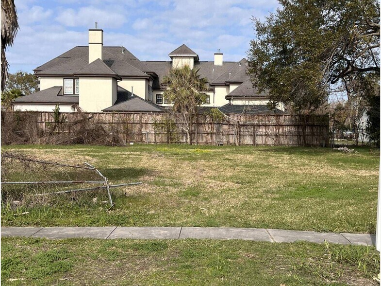 121-123 Van Molan St, Houston, TX à vendre - Photo de l’immeuble – Image 2 sur 9