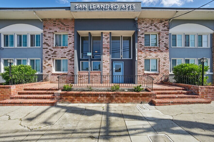 10410 Foothill Blvd, Oakland, CA à vendre - Photo de l’immeuble – Image 1 sur 23