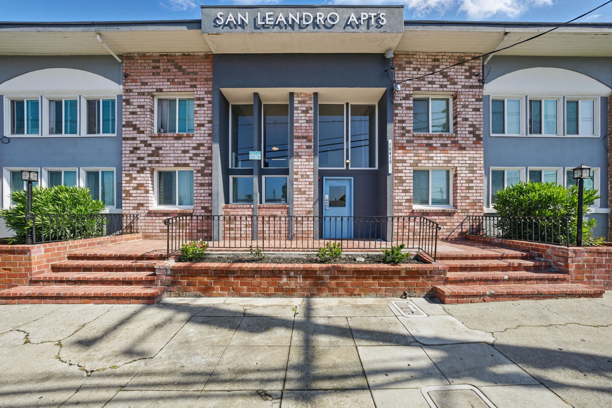 10410 Foothill Blvd, Oakland, CA à vendre Photo de l’immeuble– Image 1 sur 24
