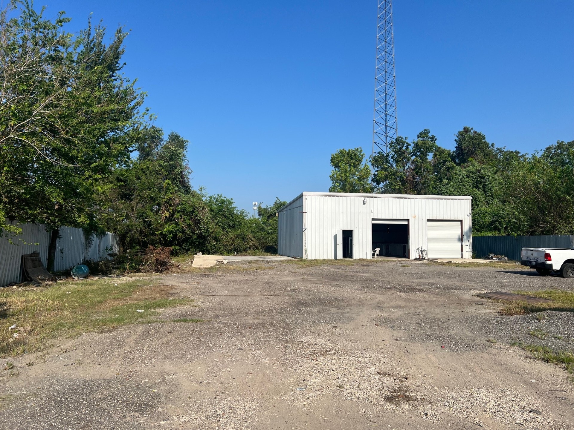 7911 Yale, Houston, TX à louer Photo de l’immeuble– Image 1 sur 7