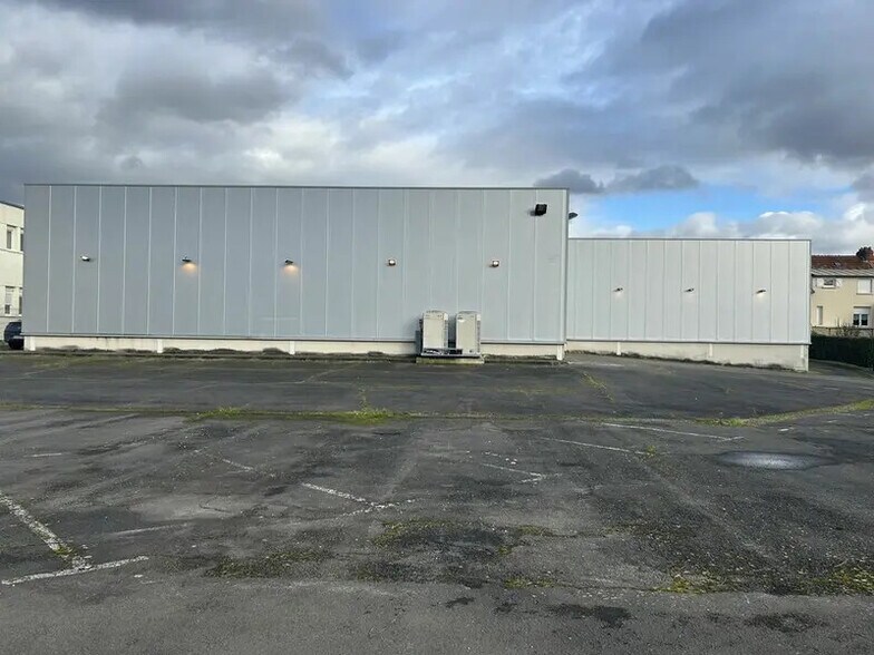 Local d’activités dans Longeville-lès-Metz à louer - Photo de l’immeuble – Image 3 sur 17