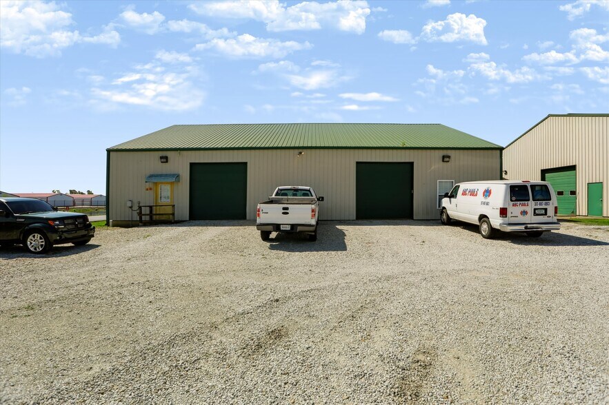 291 E Two Cent Rd, Bargersville, IN à vendre - Photo de l’immeuble – Image 1 sur 57