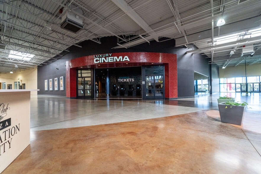 2300-2448 Watt Ave, Sacramento, CA à louer - Photo intérieure – Image 3 sur 14