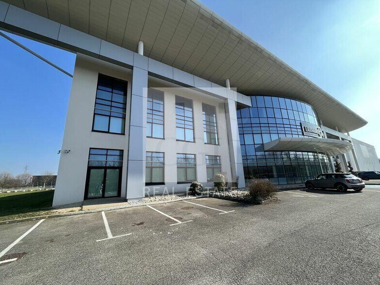 301 Rue Denis Papin, Villefontaine à vendre - Photo principale – Image 1 sur 18