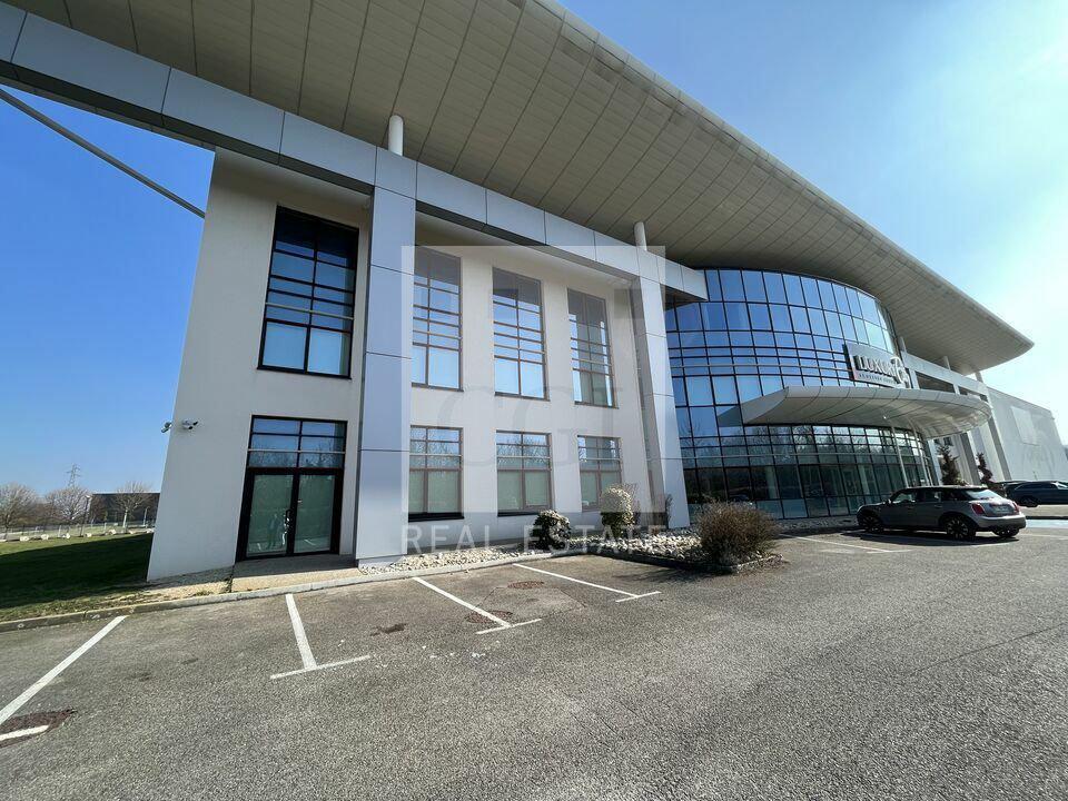 Local d'activités dans Villefontaine à vendre Photo principale– Image 1 sur 19