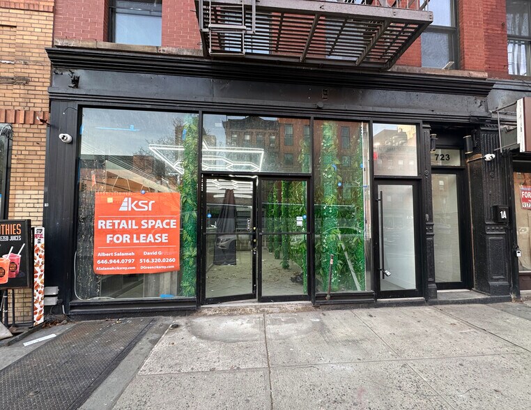 723 Eleventh Ave, New York, NY à louer - Photo de l’immeuble – Image 1 sur 4