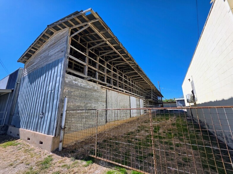 116 Broadway St, Mertzon, TX à vendre - Photo de l’immeuble – Image 3 sur 13