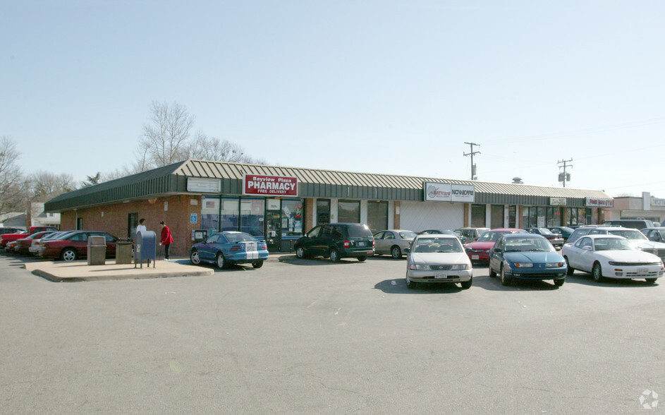 Bayview Shopping Center portefeuille de 2 biens à vendre sur LoopNet.fr - Photo de l’immeuble – Image 3 sur 3