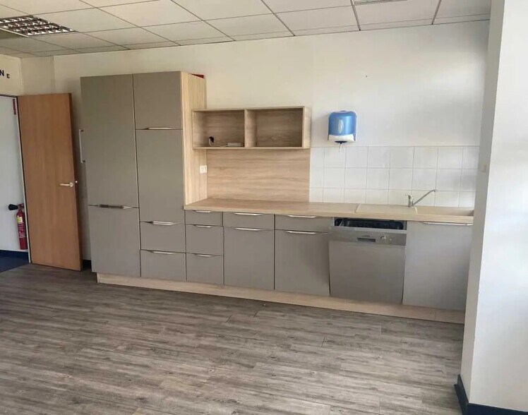 Bureau dans Écully à louer - Photo de l’immeuble – Image 3 sur 14