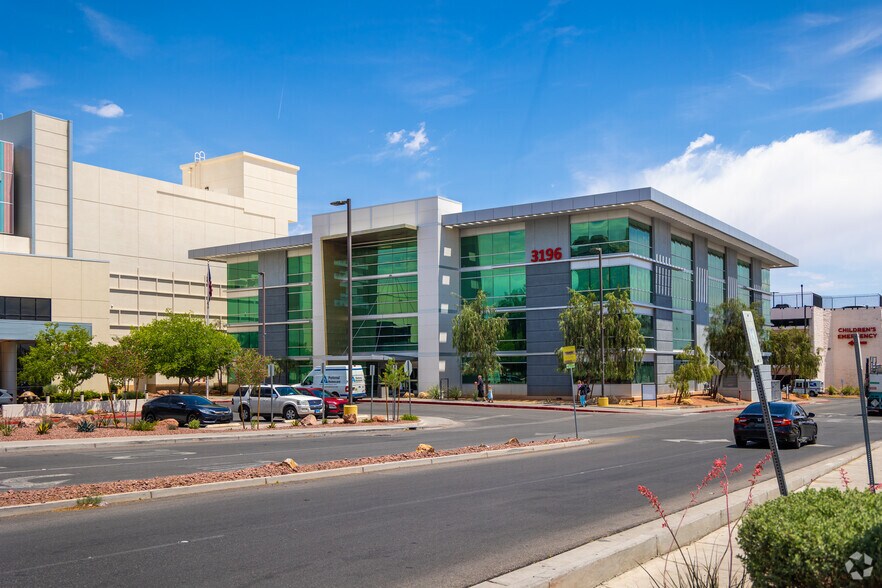 3196 S Maryland Pky, Las Vegas, NV à louer - Photo principale – Image 1 sur 7