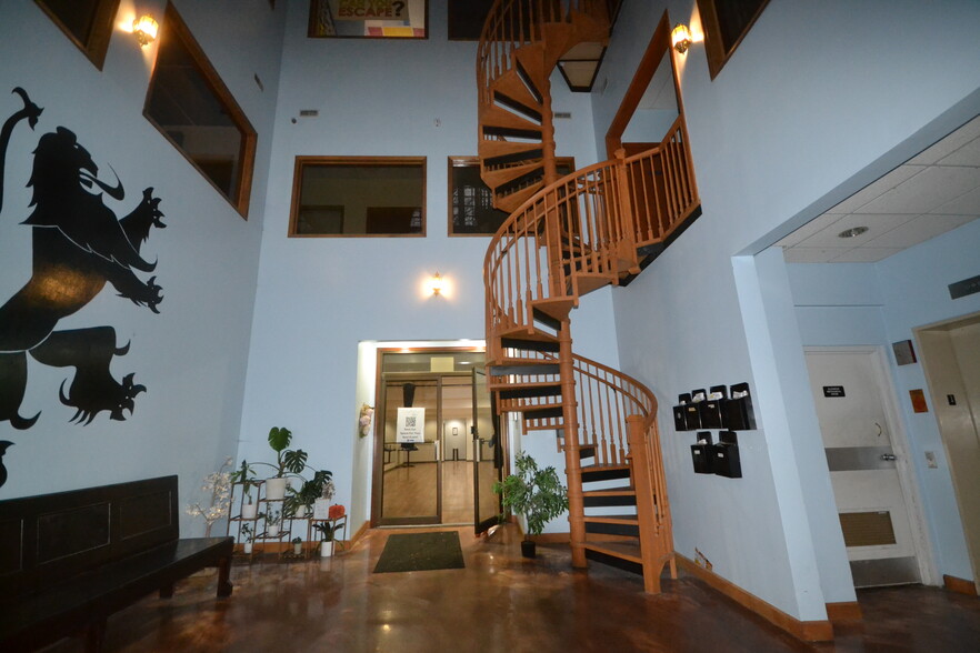 76-80 S Grove Ave, Elgin, IL à vendre - Photo de l’immeuble – Image 3 sur 9