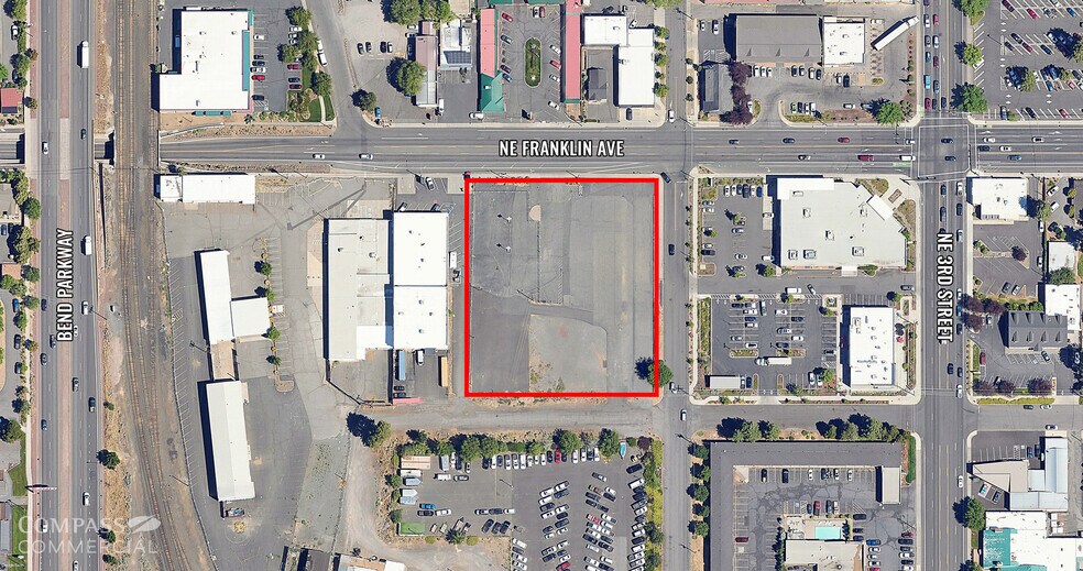 181 NE Franklin Ave, Bend, OR à louer - Photo de l’immeuble – Image 2 sur 2