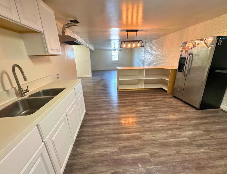 1516 E 1st St, Los Angeles, CA à louer - Photo intérieure – Image 2 sur 9